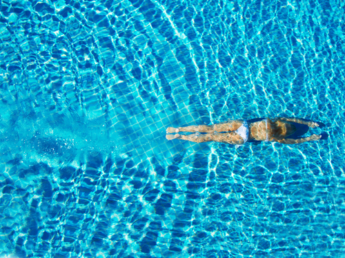 Woman_swimming