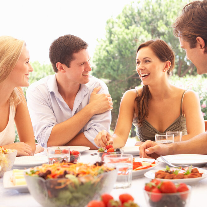 Young_couples_eating